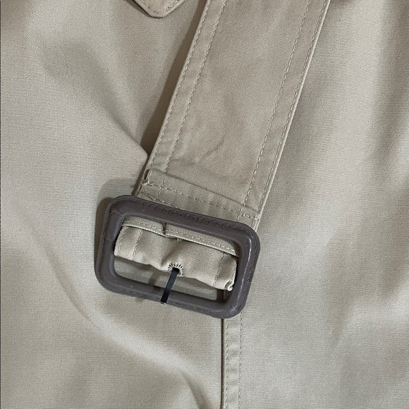 SOLD | London Fog | Classic Vintage Tan Trench Coat - Picture 4 of 10